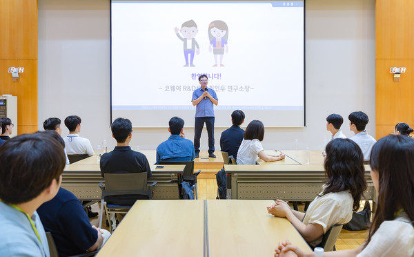 최인두 코웨이 환경기술연구소장이 환영 인사를 전하고 있다.