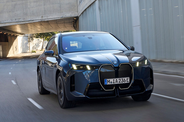 BMW 코리아가 부분변경 모델인 'BMW 뉴 iX'를 국내 시장에 공식 출시했다. 사진=BMW코리아