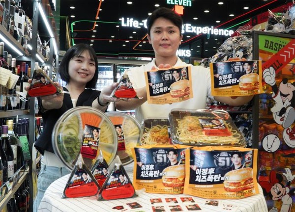 세븐일레븐이 '이정후 치즈폭탄버거'가 포함된 이정후 콜라보 2탄, 푸드 간편식 4종을 5일 출시했다. 사진=세븐일레븐