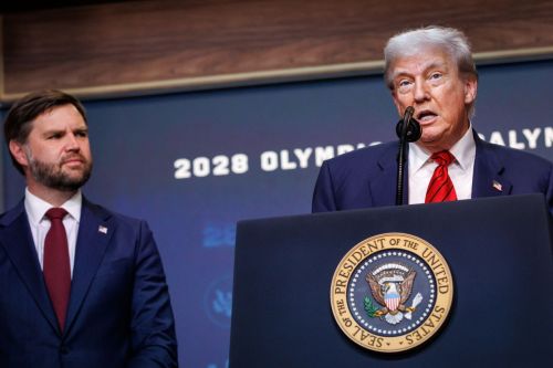 도널드 트럼프 미국 대통령이 5일(현지시간) 백악관에서 2028년 로스앤젤레스(LA) 올림픽 관련 태스크포스(TF) 발족식을 마친 후 기자회견을 하고 있다. 사진=UPI연합뉴스