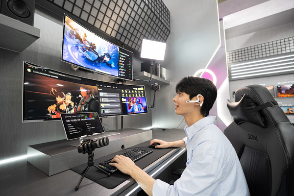 'K-디스플레이 2025' 삼성디스플레이 부스에서 QD-OLED 및 OLED로 꾸며진 게임 스트리머의 공간. 사진=삼성디스플레이