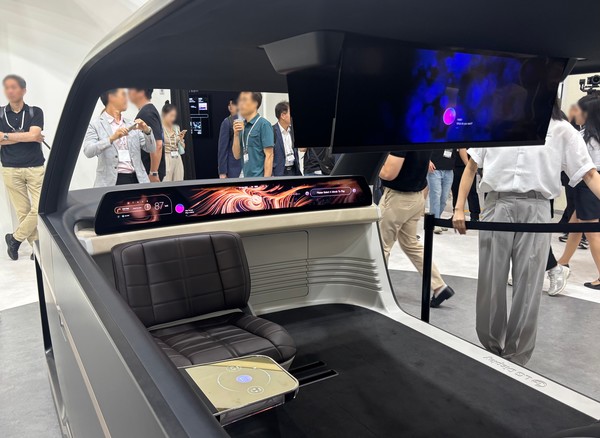 LG디스플레이의 차량용 디스플레이. 사진=이코노믹리뷰 김효경 기자