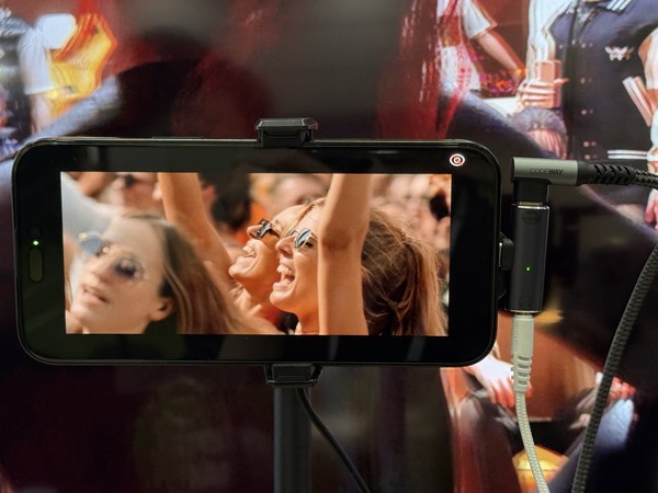 칼리버스의 3D 전환 기술 시연 현장. 사진=장지현 이코노믹리뷰 기자