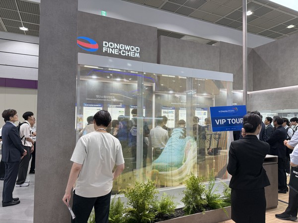 동우화인켐의 투명 LED 'G-TLD'. 사진=장지현 이코노믹리뷰 기자