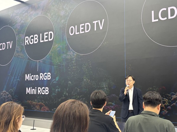 이종포 삼성전자 영상디스플레이사업부 개발팀 상무가 '마이크로 RGB TV' 기술에 대해 설명하고 있다. 사진=이코노믹리뷰 김효경 기자