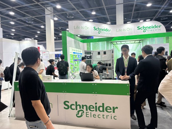 슈나이더 일렉트릭 부스. 사진=이코노믹리뷰 김효경 기자