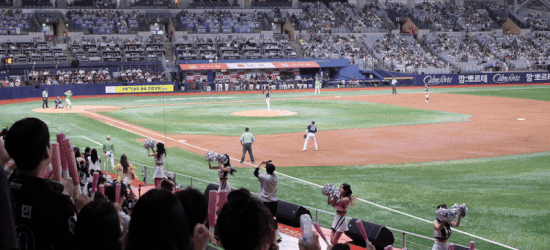 8월의 고척 스카이돔. 키움 히어로즈와 두산 베어스의 경기가 진행되고 있다. 카메라는 캐논 EOS R50 V을 사용했다. 사진=이코노믹리뷰 김효경 기자