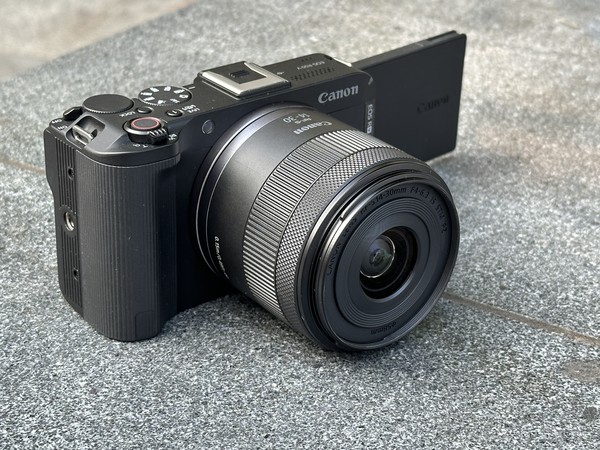 캐논 EOS R50 V. 사진=이코노믹리뷰 김효경 기자