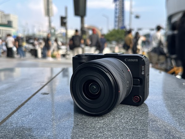 8월, 키움 히어로즈와 두산 베어스의 경기가 진행되고 있는 고척 스카이돔에 캐논 EOS R50 V를 들고 가봤다. 사진=이코노믹리뷰 김효경 기자