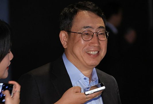 유영상 대표가 이천 포럼에 들어서고 있다. 사진=연합뉴스