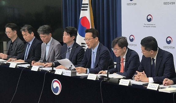 기재부에서 새정부 경제성장전략을 발표하고 있다. 사진=연합뉴스