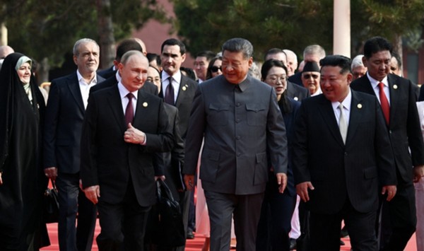 블라디미르 푸틴 러시아 대통령과 시진핑 중국 국가주석, 김정은 북한 국무위원장. 사진 = 연합뉴스.