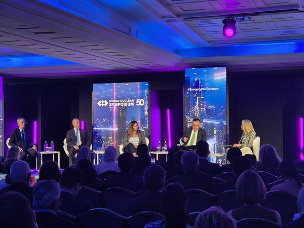 세계원자력협회(WNA) 설립 50주년 기념 특별총회에 참석한 황주호 한국수력원자력 사장(오른쪽에서 두 번째). 사진=한국수력원자력