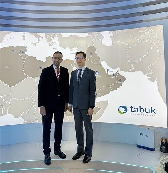 박재현 한미약품 대표이사, 이스마일 쉐하다 타북 CEO. 사진=한미약품.