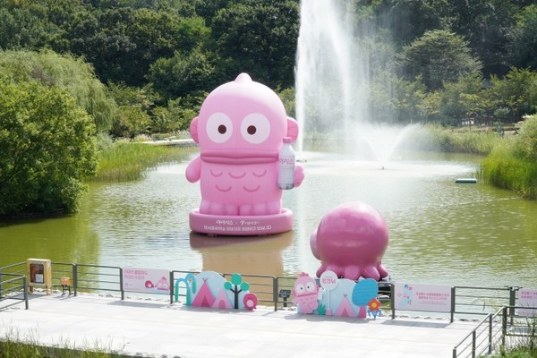 아이시스 호수 정화 캠페인. 사진=롯데칠성음료