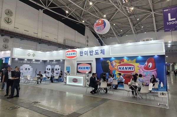 2025 세미콘 타이완 전시회 한미반도체 부스 현장. 사진=한미반도체