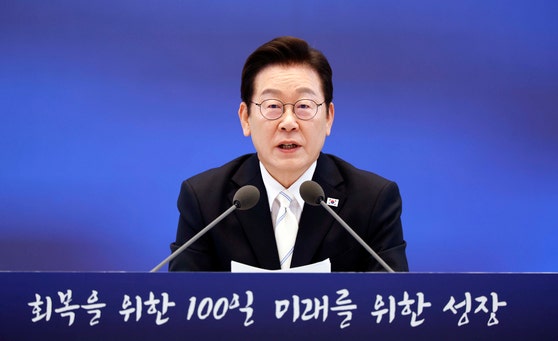 이재명 대통령이 11일 청와대 영빈관에서 열린 취임 100일 기자회견 '회복을 위한 100일, 미래를 위한 성장'에서 발언하고 있다. 사진=연합뉴스.