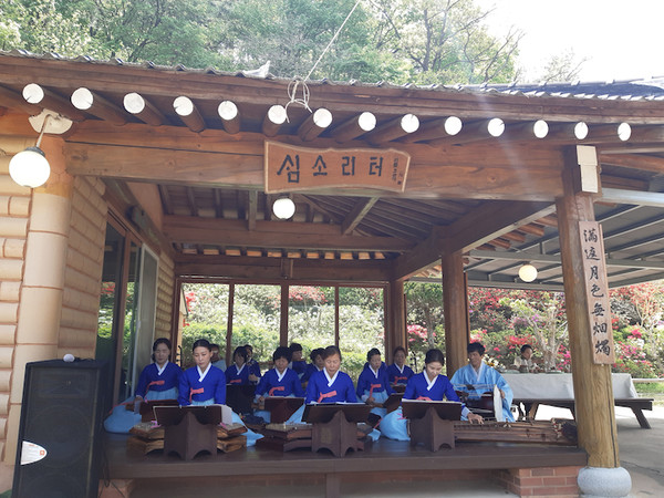 샘소리터는 전라도에 남아있는 민간 줄풍류를 이어가고 있다. 줄풍류란 거문고·가야금 등 줄악기 중심의 전통 합주 음악이다.