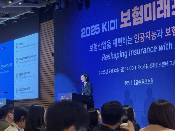 양경희 보험개발원 데이터신성장실 실장이 'AI 시대, Data로 만드는 새로운 가치'를 주제로 발표하고 있다. 사진=박수아 기자
