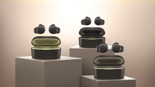 LG전자가 무선이어폰 신제품 ‘엑스붐 버즈 플러스’와 ‘엑스붐 버즈 라이트’를 출시하며, 가성비로 인정받은 엑스붐 버즈의 라인업을 대폭 강화한다. 사진은 좌측부터 엑스붐 버즈 라이트, 엑스붐 버즈 플러스, 엑스붐 버즈. 사진=LG전자