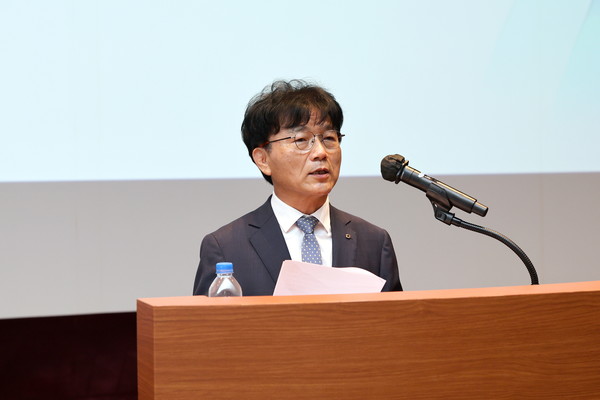 박상진 신임 한국산업은행 회장이 15일 서울 여의도 본점에서 열린 취임식에서 취임사를 하고 있다. 사진=한국산업은행 