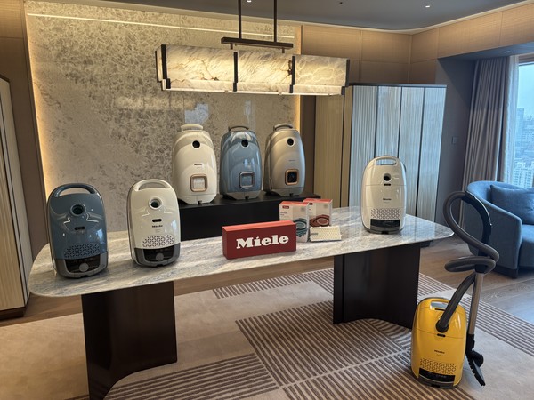 밀레코리아는 17일 서울 삼성동에 위치한 웨스틴 서울 파르나스 앰배서더 스위트에서 론칭행사를 개최하고 신제품 가드 청소기 시리즈를 최초로 선보였다. 사진=이코노믹리뷰 김효경 기자