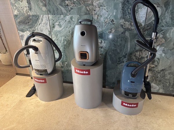 밀레코리아는 17일 서울 삼성동에 위치한 웨스틴 서울 파르나스 앰배서더 스위트에서 론칭행사를 개최하고 신제품 가드 청소기 시리즈를 최초로 선보였다. 사진=이코노믹리뷰 김효경 기자