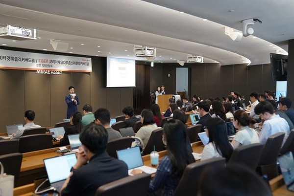 김남기 미래에셋자산운용 ETF운용부문 대표가 18일 서울 을지로 미래에셋센터원에서 열린 TIGER ETF 기자간담회에서 환영사를 하고 있다.사진=미래에셋자산운용