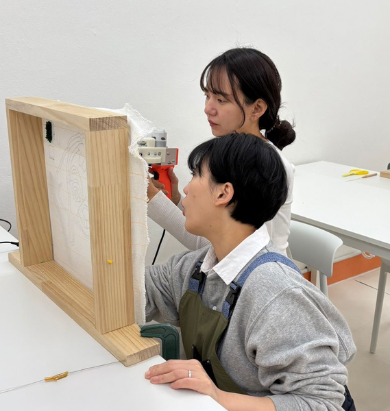 서울 군자역 인근 터프팅 공방 ‘오누오’는 2차 소비 쿠폰 사용처다. 백유미 오누오 대표가 직접 강의를 맡고 있다. 원데이 클래스, 취미반, 수료증 과정으로 나뉘어 초보자부터 심화 과정까지 단계별로 배울 수 있다.