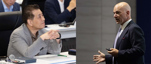 장인화 포스코그룹 회장이 22일 포스코 송도 글로벌R&D센터에서 열린 2025 포스코포럼에서 기조강연자인 앤드류 맥아피 MIT 경영대학원 교수와 대화를 나누고 있다. 사진=포스코홀딩스