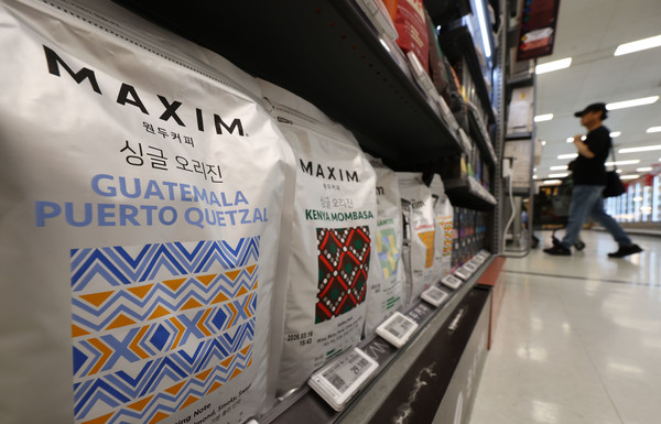 서울 시내의 한 마트에 진열된 원두 커피 모습. 사진=연합뉴스