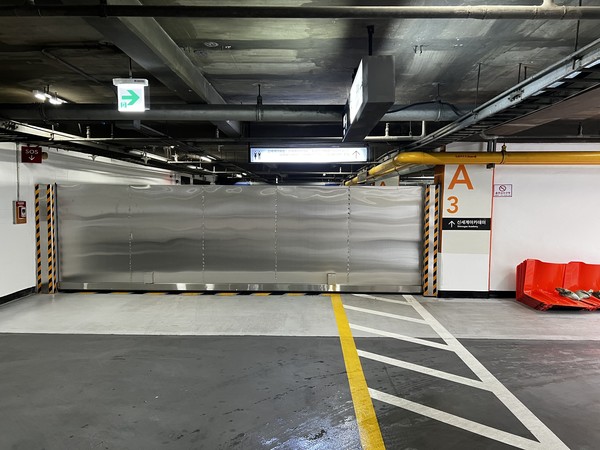 신세계센트럴에 설치된 차수판. 사진=신세계백화점