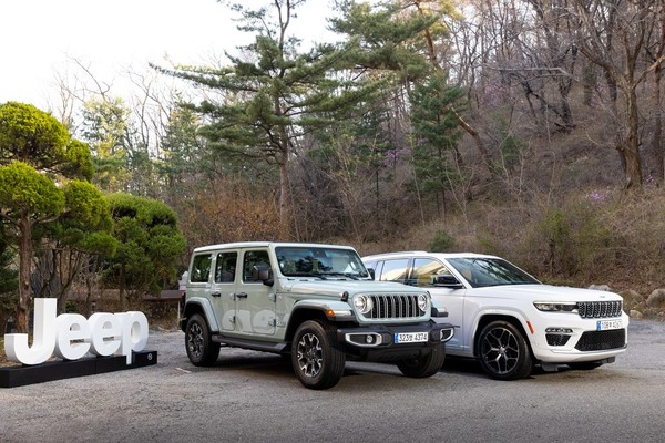 지프 차량들이 도열돼있다. 사진=연합뉴스