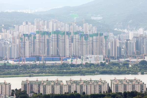 서울 남산에서 바라면 서울 시내 아파트 단지. 사진=연합뉴스