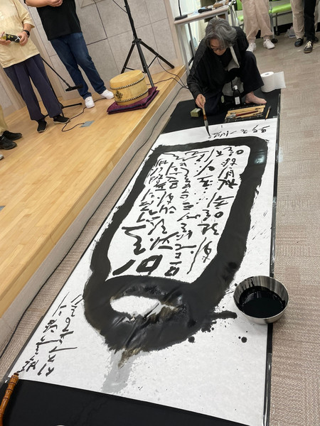 시주풍류에서 강병인 작품. 사진 제공 = 송영숙 선릉아트홀 대표.