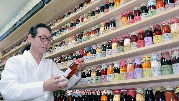 박록담 소장. 사진 제공 = 송영숙 선릉아트홀 대표.