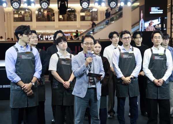 동서식품이 지난 27일 개최한 ‘2025 카누 바리스타 챔피언십’ 결선 개막식에서 동서식품 박영순 부사장이 인사말을 하고 있다. 사진=동서식품