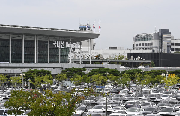 김포공항 청사 및 주차장 모습. 사진=한국공항공사