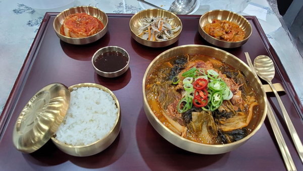 죽전 휴게소 (서울방향)의 용인 성산한돈 뼈해장국. 2025 휴게소 음식 FESTA 대상 수상작. 사진 = 한국도로공사.