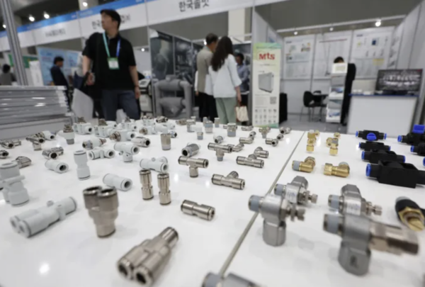 서울 서초구 aT센터에서 열린 2025 자동차부품산업 ESG·탄소중립 박람회에 다양한 종류의 배관 부품들이 전시돼 있다. 사진=연합뉴스