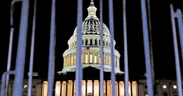 미국 연방정부가 동부시간 1일 0시1분(한국시간 1일 오후 1시1분) 셧다운됐다. 미국 의회는 셧다운을 피하기 위해 임시 예산안 처리를 시도했지만 불발됐다. 사진은 셧다운 직전 미국 의회의사당 모습. 사진=연합뉴스