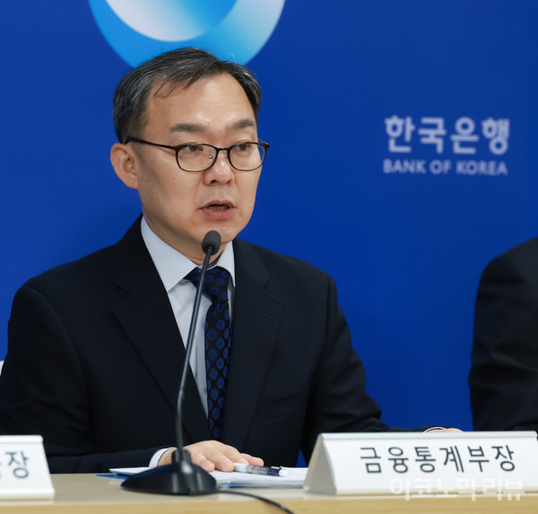 송재창 한국은행 금융통계부장이 2일 오전 서울 중구 한국은행에서 열린 2025년 8월 국제수지(잠정) 기자설명회에서 발언하고 있다. 