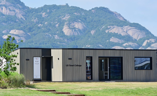 LG 스마트코티지 16평형 신모델이 서울 종로구 '열린송현 녹지광장'에 설치된 모습. 사진=LG전자