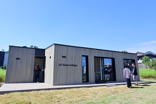 LG 스마트코티지 16평형 신모델이 서울 종로구 '열린송현 녹지광장'에 설치된 모습. 사진=LG전자