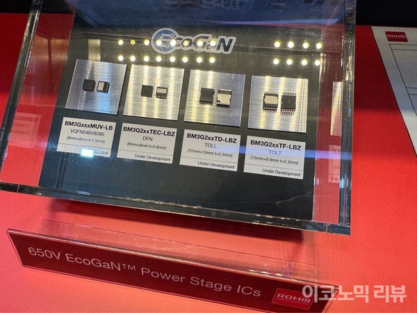 SEDEX 2025 로옴 부스 내 전시된 반도체들. 사진=양정민 이코노믹리뷰 기자