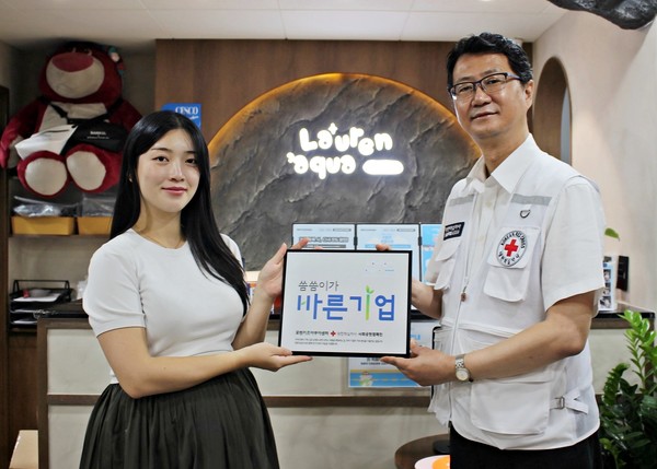 (왼쪽) 공석희 로렌키즈아쿠아센터 이사