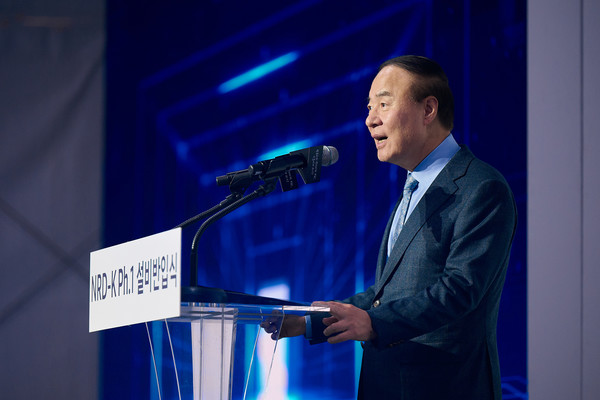 18일 삼성전자 기흥캠퍼스에서 열린 NRD-K 설비반입식에서 전영현 삼성전자 부회장이 기념사를 하는 모습. 사진=삼성전자