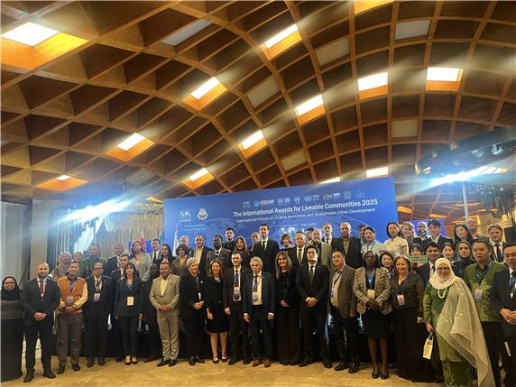 부산시는 지난 18~21일(현지시간) 튀르키예 이스탄불에서 열린 '2025 리브컴 어워즈' 최종 본선에서 도시종합 부문 금상과 지속가능한 계획·관리정책 부문 기준상을 동시 수상했다. 출처=부산시