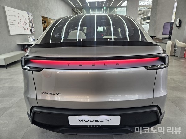 테슬라 모델YL 후면 디자인