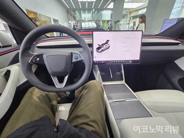 테슬라 모델YL 측면 전체 실물